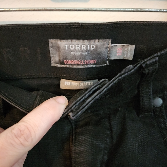 Torrid Bombshell Skinny Black Destructed Jeans 10 Reg Length - Picture 3 of 5
